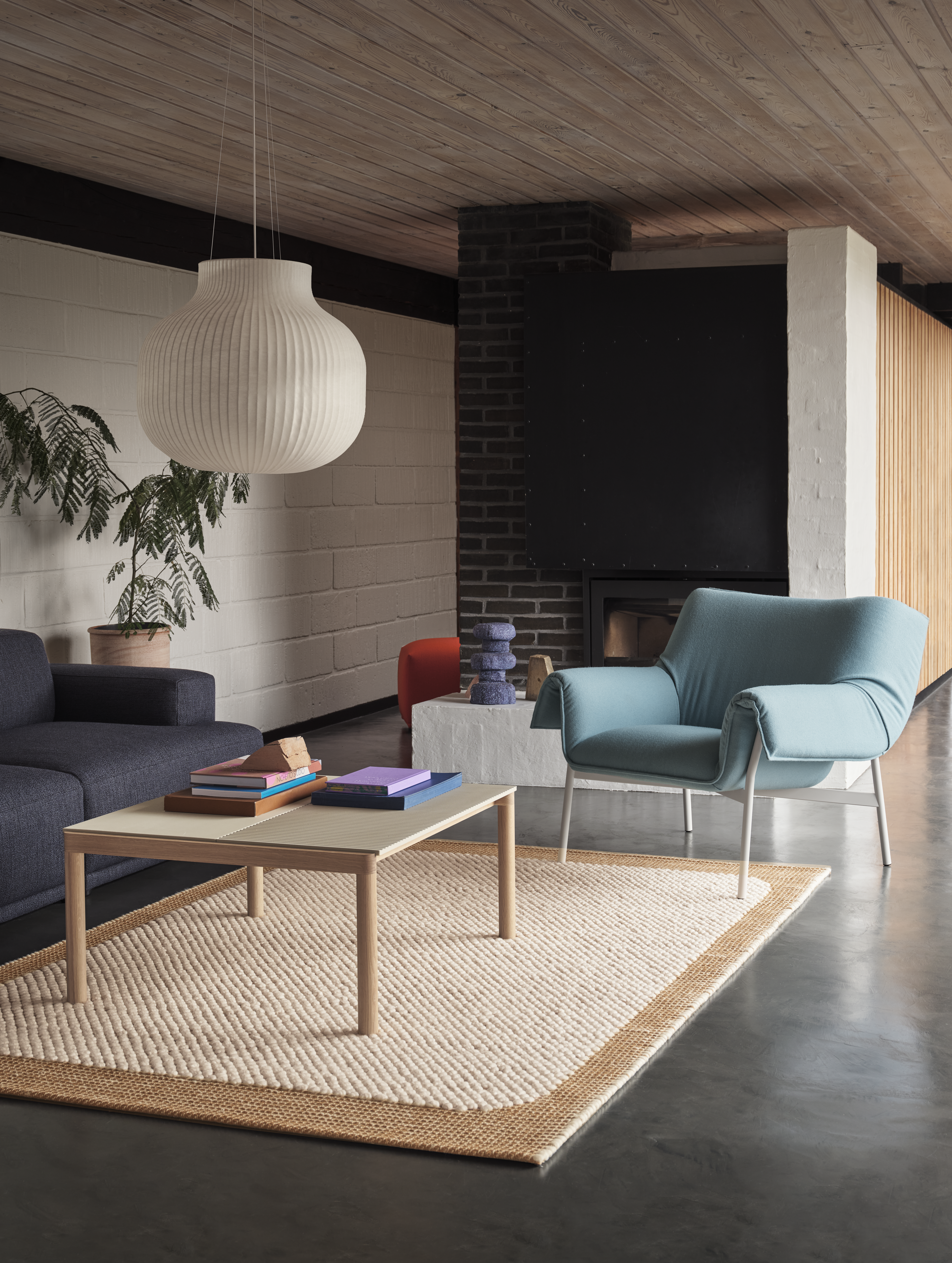 Connect Soft Modular Sofa 3-Seater Config. 1 Ecriture 780, Couple Coffee Table 80x84x40 in 1 Plain 1 Wavy Sand/Oak, Wrap Lounge Chair in Grey/Hero 732, Strand Pendant Ø60 cm, Echo Pouf in Vidar 542, Pebble Rug 170x240 in Burnt Orange