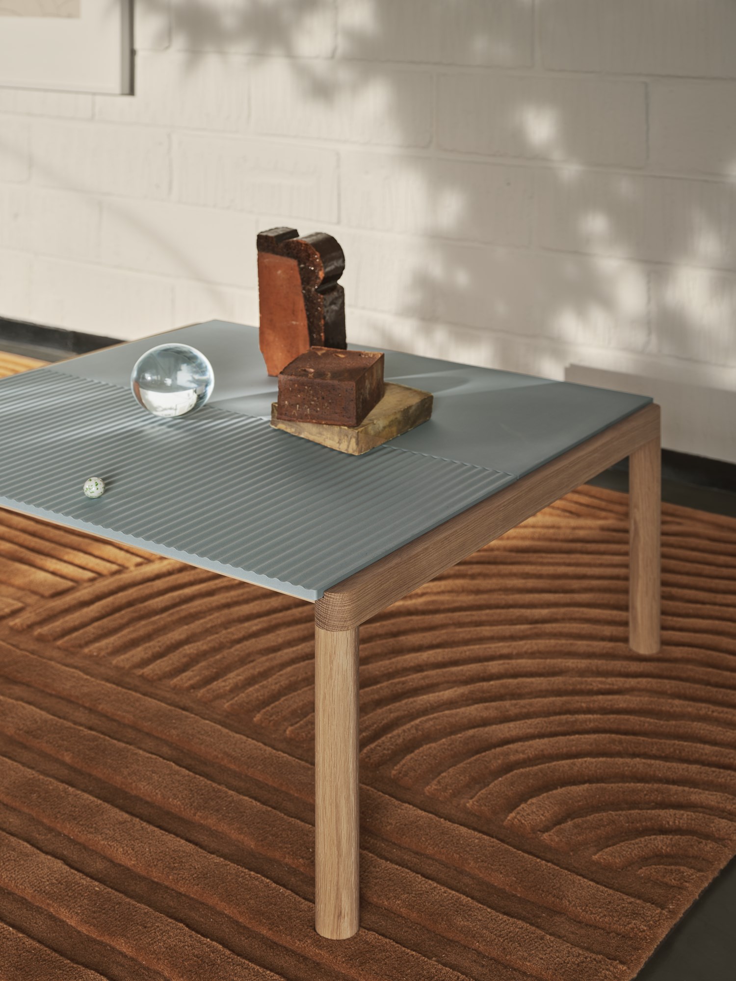 Couple Coffee Table 80x84x40 1 Plain 1 Wavy in Pale Blue/Oak, Relevo Rug 170x240 cm in Burnt Orange Couple Coffee Table 80x84x40 1 Plain 1 Wavy in Pale Blue/Oak, Relevo Rug 170x240 cm in Burnt Orange