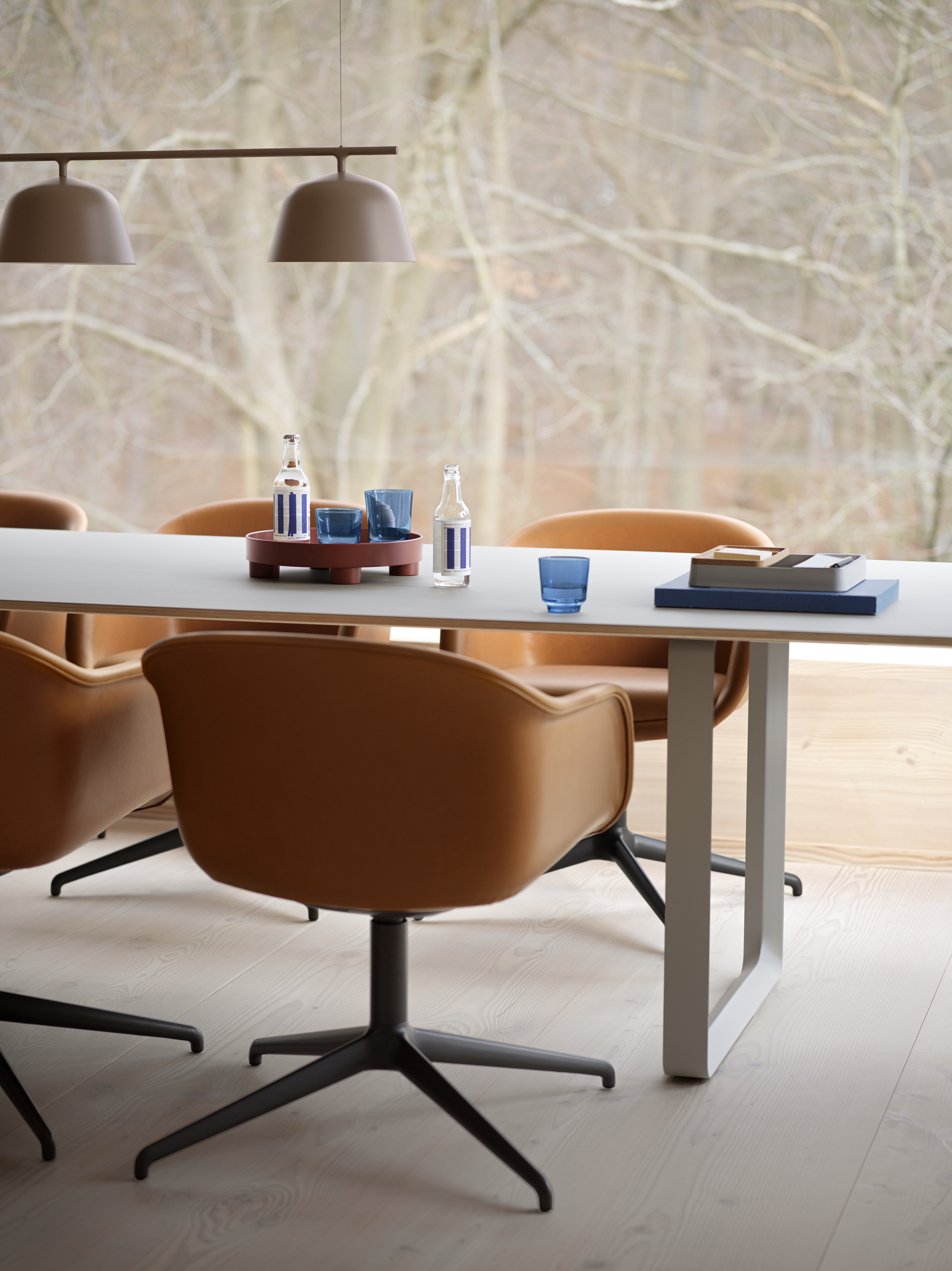 Fiber Conference Armchair w. Swivel Base - Ambit Rail Pendant in Taupe - 70/70 Table 295 cm in Grey - Platform Tray - Arrange - Raise Glasses in Dark Blue