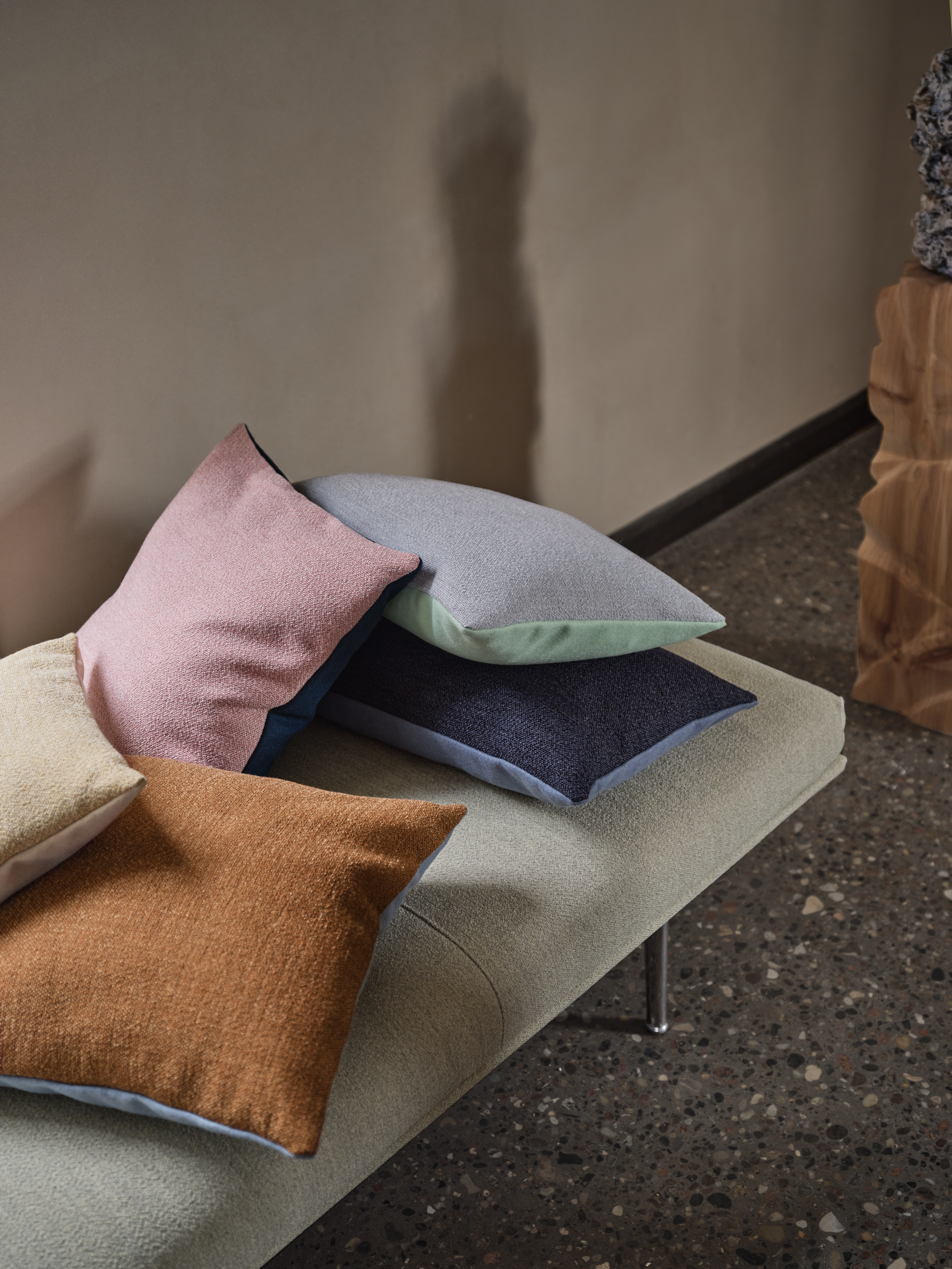 Mingle Cushion - Outline Daybed in Ecriture 910/Polished Aluminum