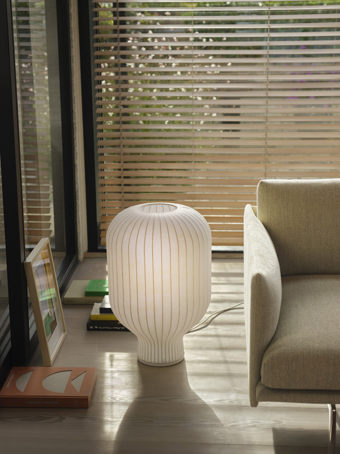 The sculptural form with soft curves understates the feeling of a pleasant light. The Strand Table Lamp H59 size is in between a floor and table lamp, which ensure a very versatile use for several different contexts. 