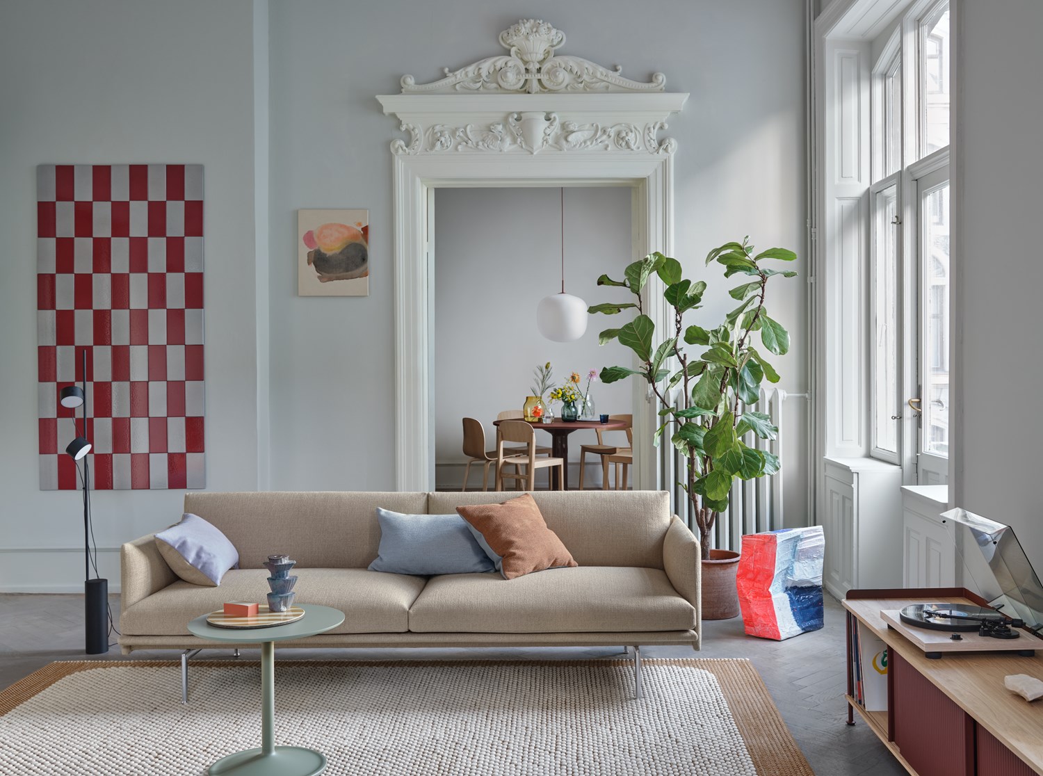 Outline Sofa 3-Seater in Ecriture 240/Polished Aluminum - Enfold Sideboard 186x45 H48 cm in Deep Red - Pebble Rug 200x300 cm in Burnt Orange - Soft Side Table in Dusty Green - Post Floor Lamp in Black - Midst Table Ø120 cm in Dark Red - Rime Pendant Lamp Ø45 cm in Deep Red - Workshop Chair in Oak Outline Sofa 3-Seater in Ecriture 240/Polished Aluminum - Enfold Sideboard 186x45 H48 cm in Deep Red - Pebble Rug 200x300 cm in Burnt Orange - Soft Side Table in Dusty Green - Post Floor Lamp in Black - Midst Table Ø120 cm in Dark Red - Rime Pendant Lamp Ø45 cm in Deep Red - Workshop Chair in Oak